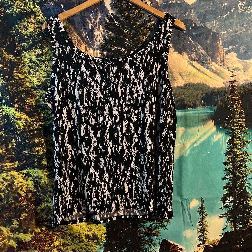 Slim Factor Black & white Yank by Investments Womens size Large